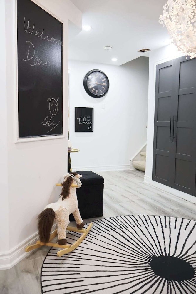 Ivy Den in Oakville, Canada