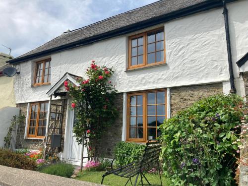 Cosy Cottage in Lovely Georgeham — 4-Star Luxury Hotel in Braunton, United Kingdom