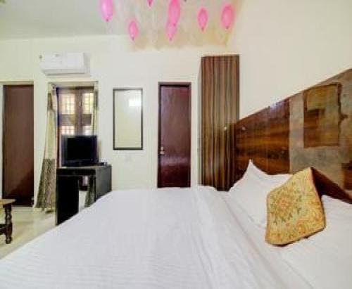 Hotel Ayodhya Palace 400 Mtrs From Hanuman Garhi in Ajodhya, India