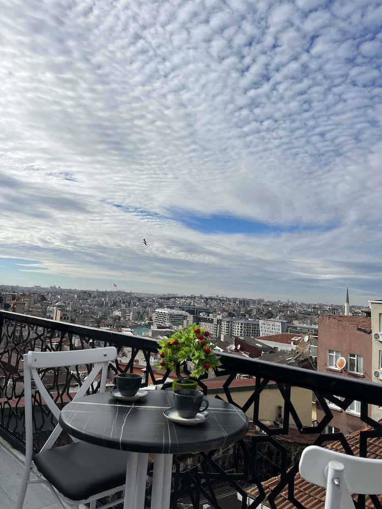 Taksim Larissa Residence — 4-Star Luxury Hotel in Istanbul, Turkey