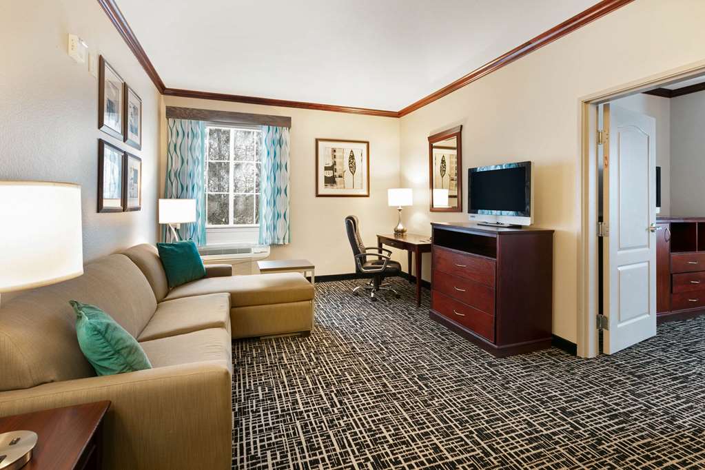 La Quinta Inn & Suites by Wyndham Lindale - photo 21