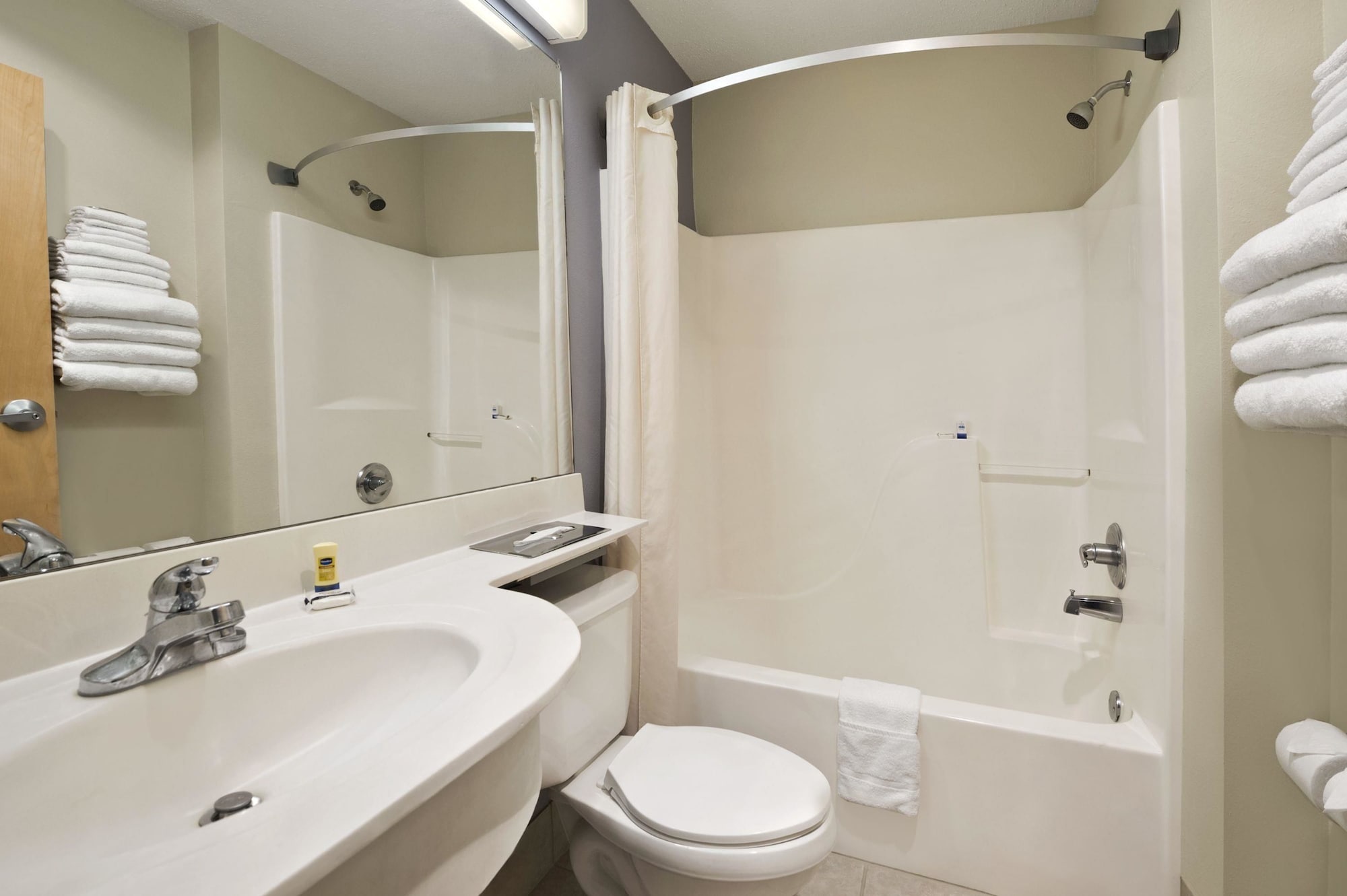 Microtel Inn & Suites by Wyndham Ponchatoula Hammond - photo 9