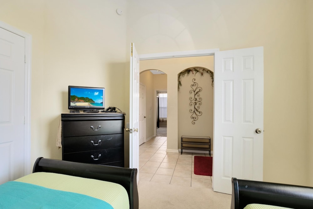 Fantastic Resort 5BR House South Facing Pool Spa - photo 29