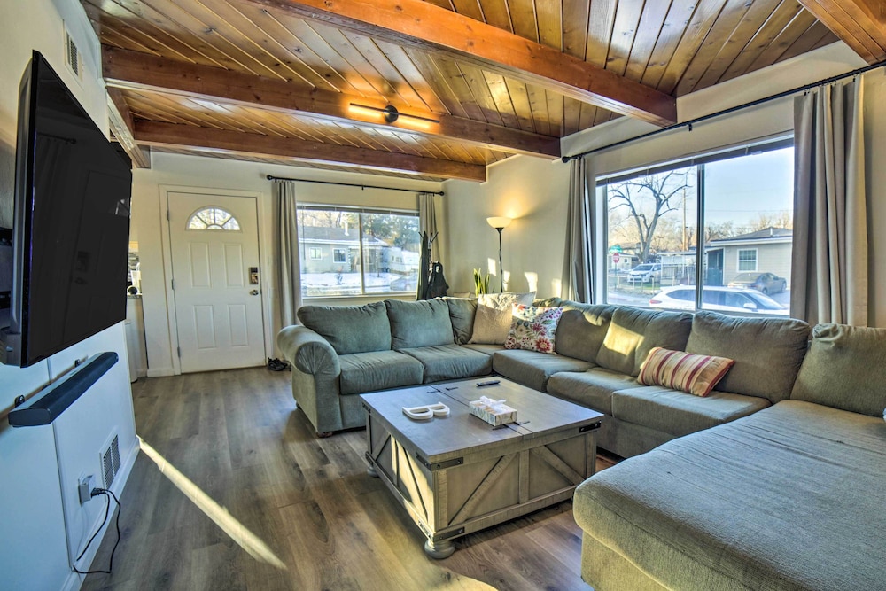 Gateway to Mt Rose Ski Reno Home with Fireplace