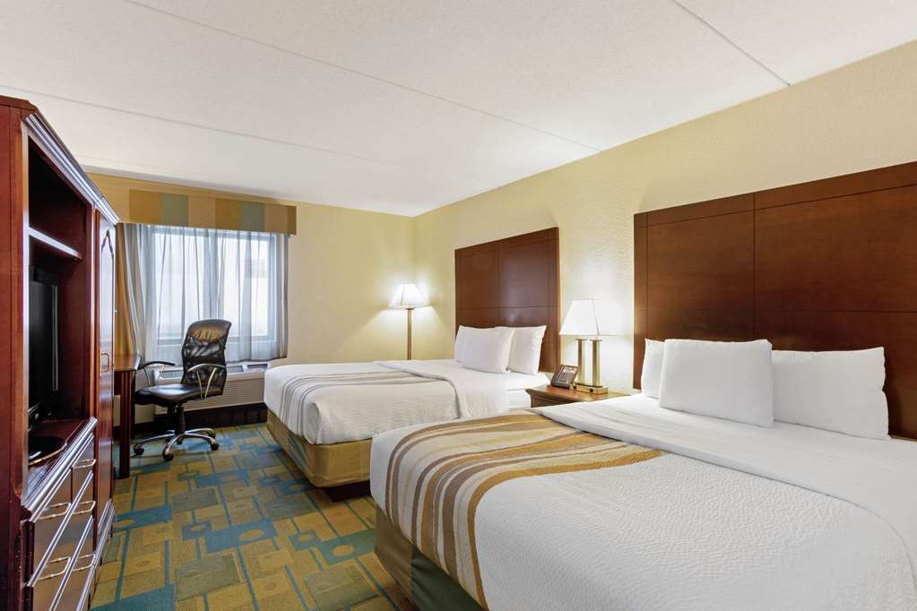 La Quinta Inn & Suites by Wyndham Boston Somerville - photo 24
