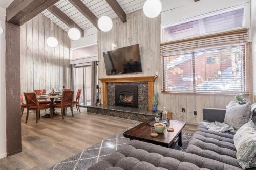 Mammoth Ski and Racquet 71 in Mammoth Lakes, United States