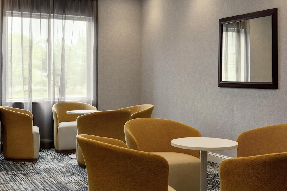 Homewood Suites by Hilton Burlington - photo 3