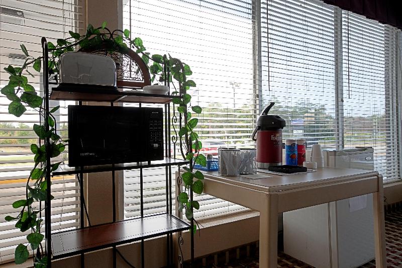 Americas Best Value Inn Newnan - photo 4