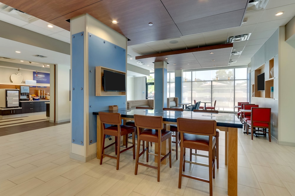 Holiday Inn Express Wilmington Porters Neck - photo 40
