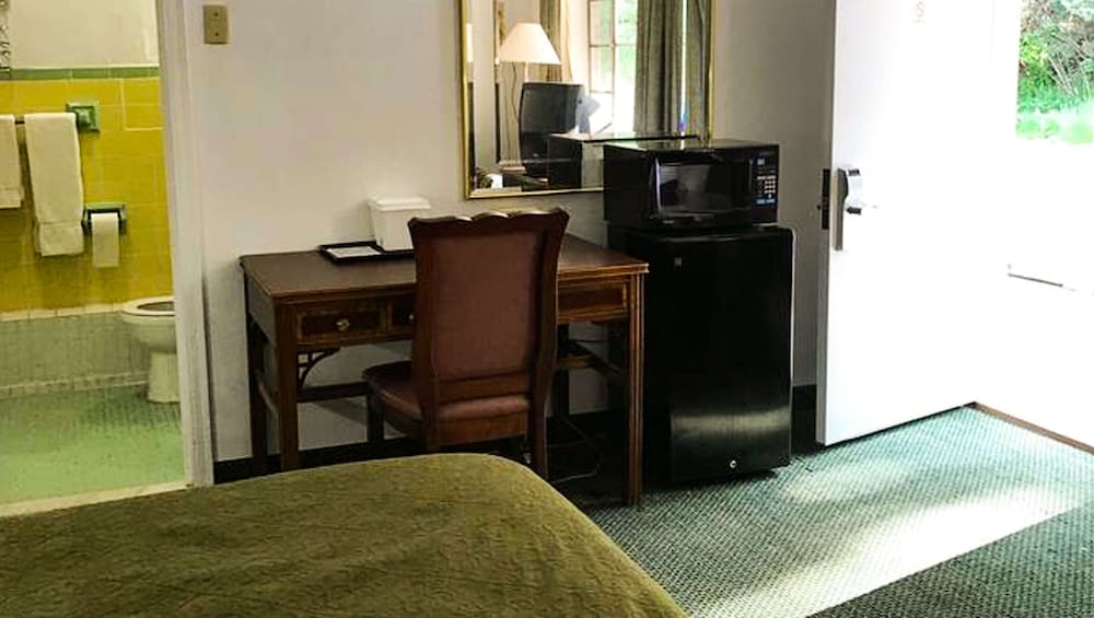 Relax Inn Altoona - photo 29