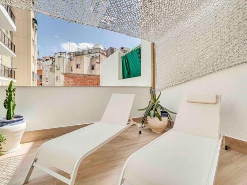 Casa Mandarina: 4 Bedrooms 2 Terraces Parking — 4-Star Luxury Hotel in L'hospitalet De Llobregat, Spain