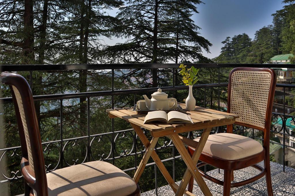 Alaya Stays 1 BHK with Balcony & Breathtaking View Baljees Melville Divine — 4-Star Luxury Hotel in Shimla, India