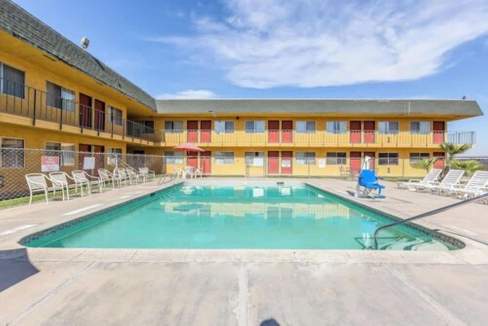 Economy Inn Buttonwillow Bakersfield I 5 - photo 24
