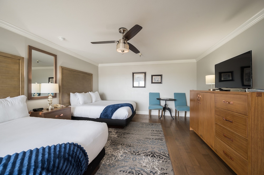 456 Embarcadero Inn & Suites - photo 14