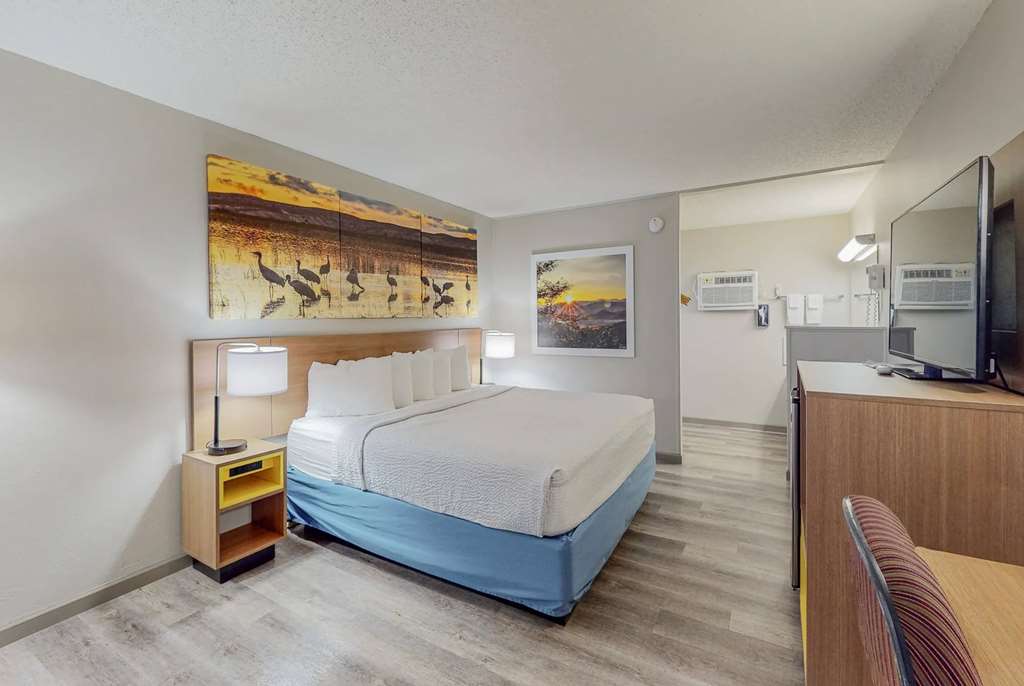 Days Inn by Wyndham Socorro - photo 18