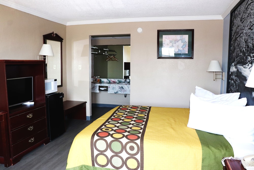 Super 8 by Wyndham Clarksville East - photo 6