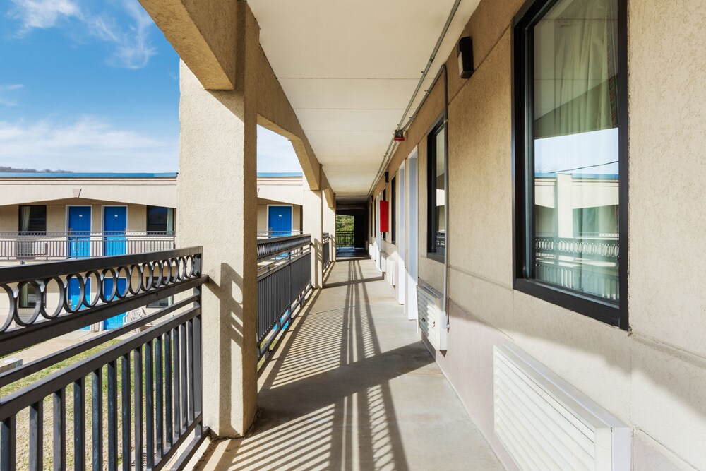 Travelers Place Inn & Suites - photo 45