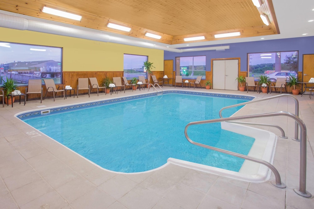 Days Inn by Wyndham Portage Cascade Mountain area - photo 56