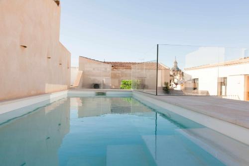 ISG Apartments Cedaceros 12 — 4-Star Luxury Hotel in Sevilla, Spain