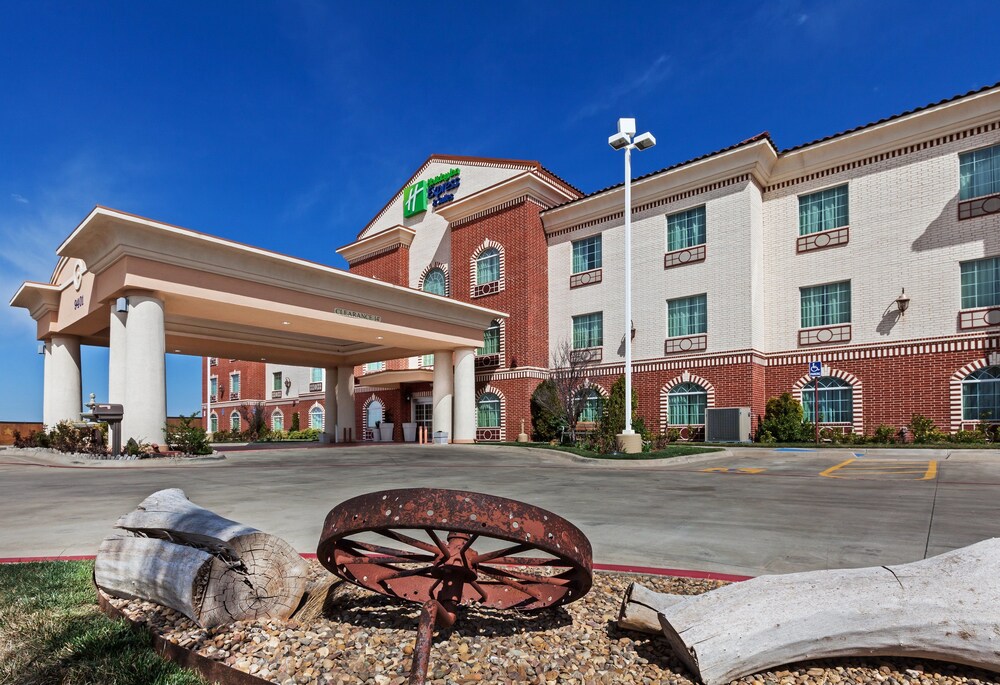 Holiday Inn Express & Suites East Amarillo - photo 2