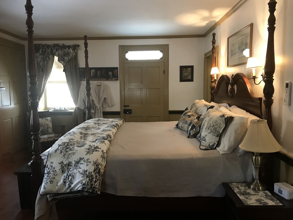 Fallen Tree Farm Bed & Breakfast - photo 10