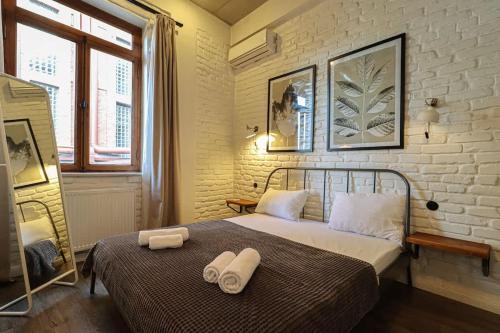 Chic Abanotubani Apt By Wehost
