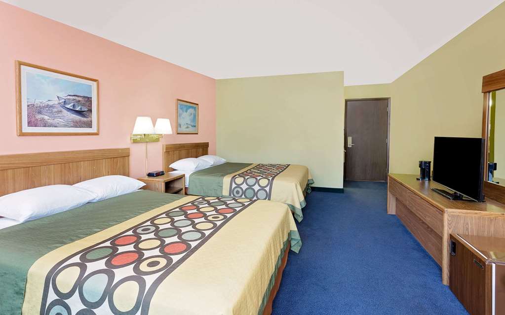 Super 8 by Wyndham Sturgeon Bay - photo 8