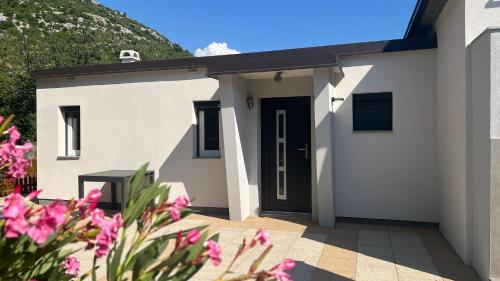 MOREBIT between sea and mountains - carbon neutral hotel in Unknown City
