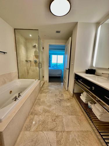 Fontainebleau Miami Beach Tresor - photo 16