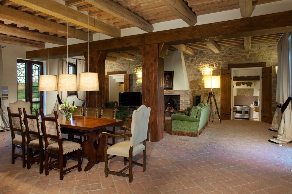 Casa Dei Cavalli — 4-Star Luxury Hotel in Perugia, Italy