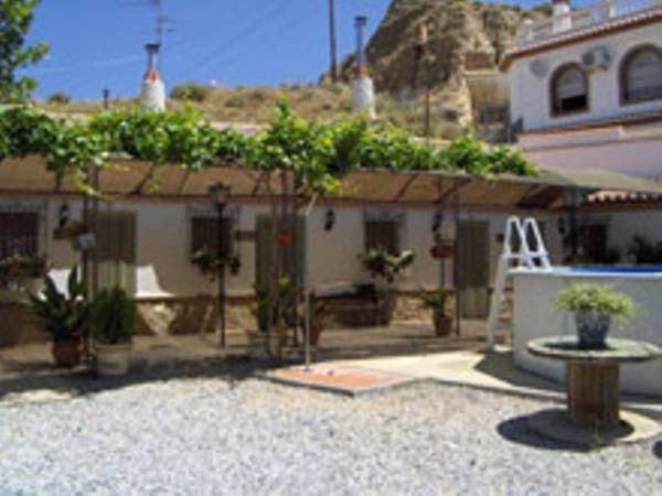 Cuevas Olmos - carbon neutral hotel in Purullena