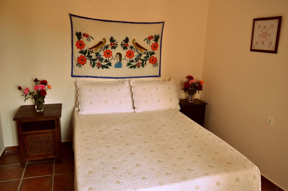 Arapakis Historic Castle — 4-Star Luxury Hotel in Mavrovouni, Greece