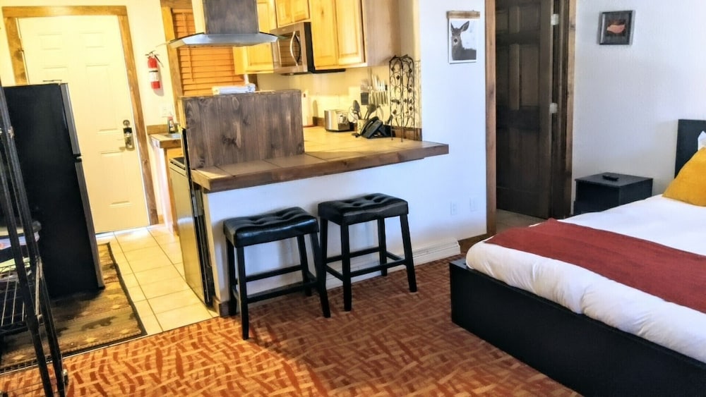 The Green Mountain Falls Lodge - photo 4