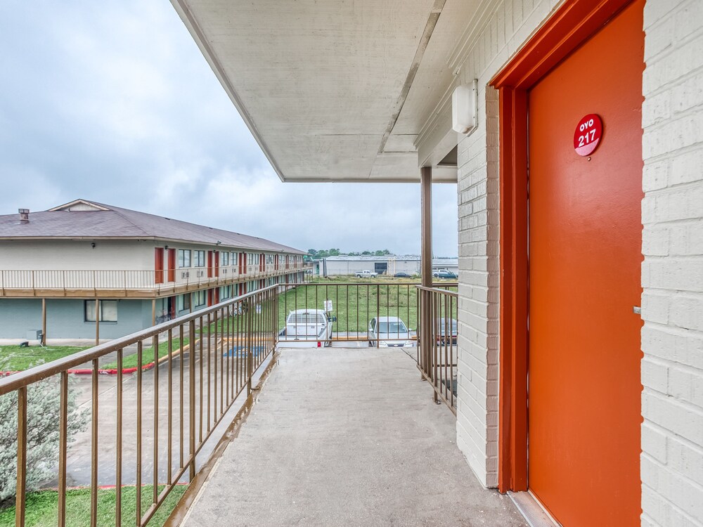 OYO Hotel San Antonio East - photo 25