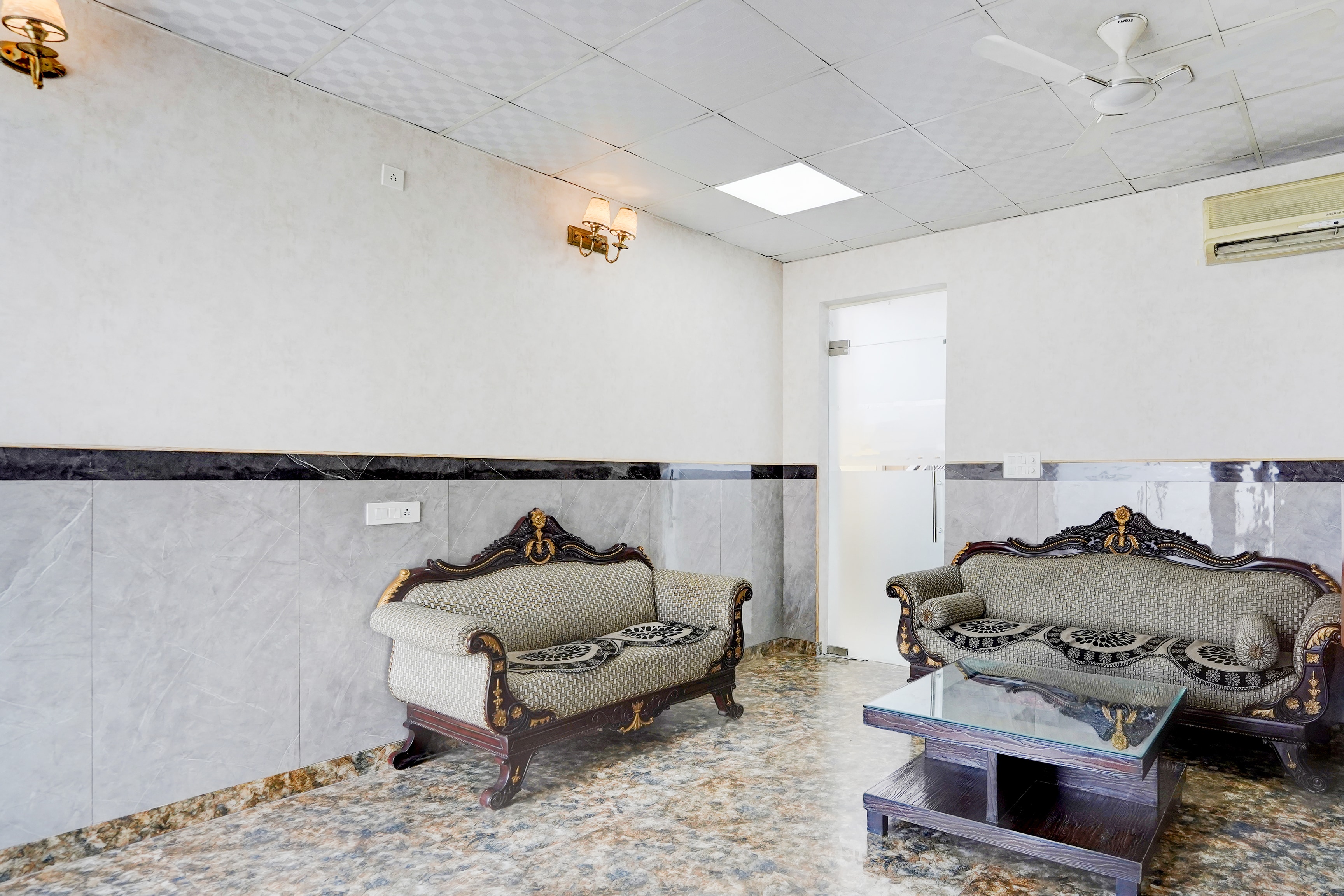 Hotel O The Pravaha — Greater Noida