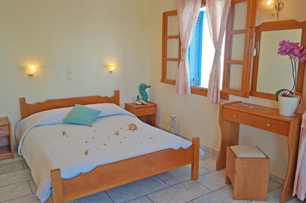Karabatsis Studios - carbon neutral hotel in Naxos