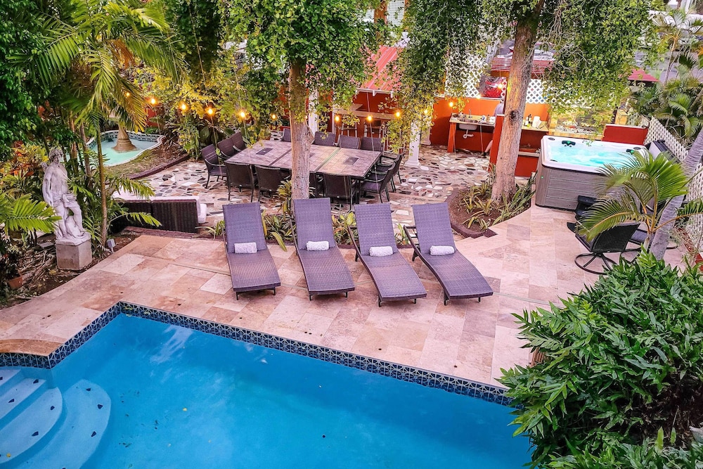 Luxurious San Juan Villa with Pool Walk to Beach — 4-Star Luxury Hotel in San Juan, United States