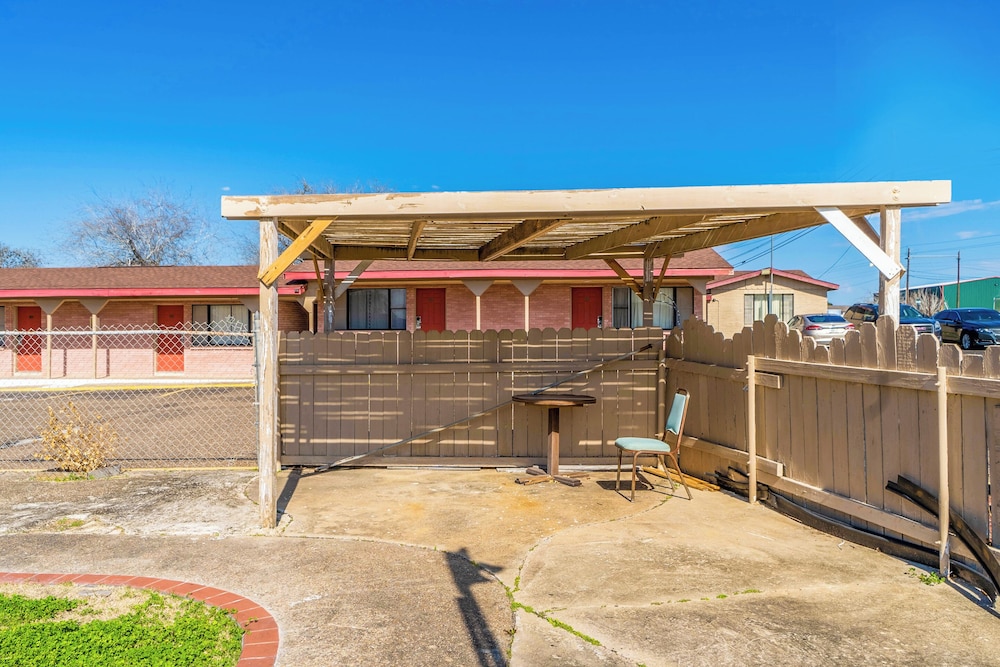 Oyo Hotel Beeville Us 181 - photo 80
