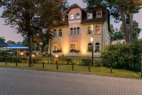 Hotel & Restaurant Raueneck in Bad Saarow, Germany