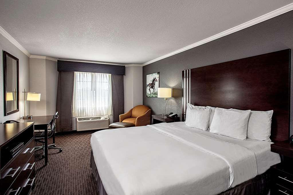 La Quinta Inn & Suites by Wyndham Davis - photo 16