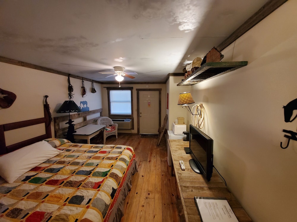 Jamesport Inn - photo 15