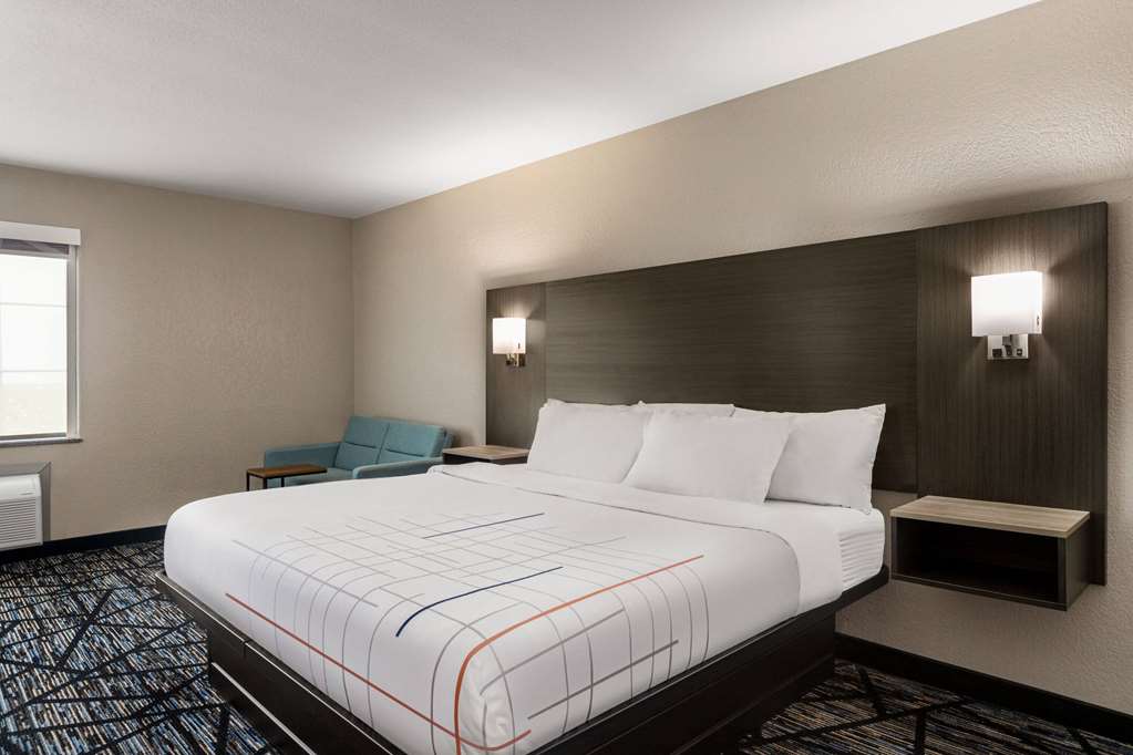 La Quinta Inn & Suites by Wyndham San Antonio N Stone Oak - photo 16