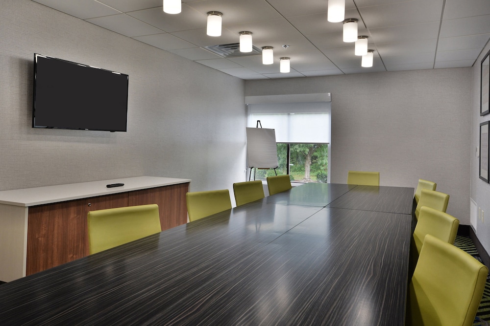 Holiday Inn Express Raleigh Durham Airport by IHG - photo 32