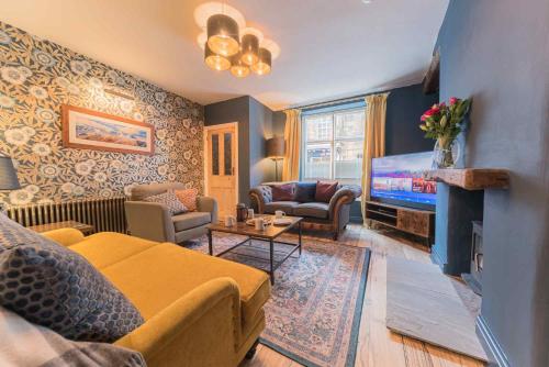 Tastefully decorated family friendly property central Kirkby Lonsdale parking and EV charger — hotel in Kirkby Lonsdale