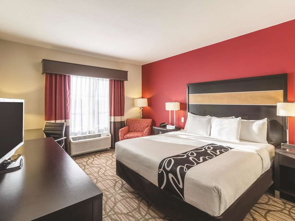 La Quinta Inn & Suites by Wyndham Fargo Medical Center - photo 18