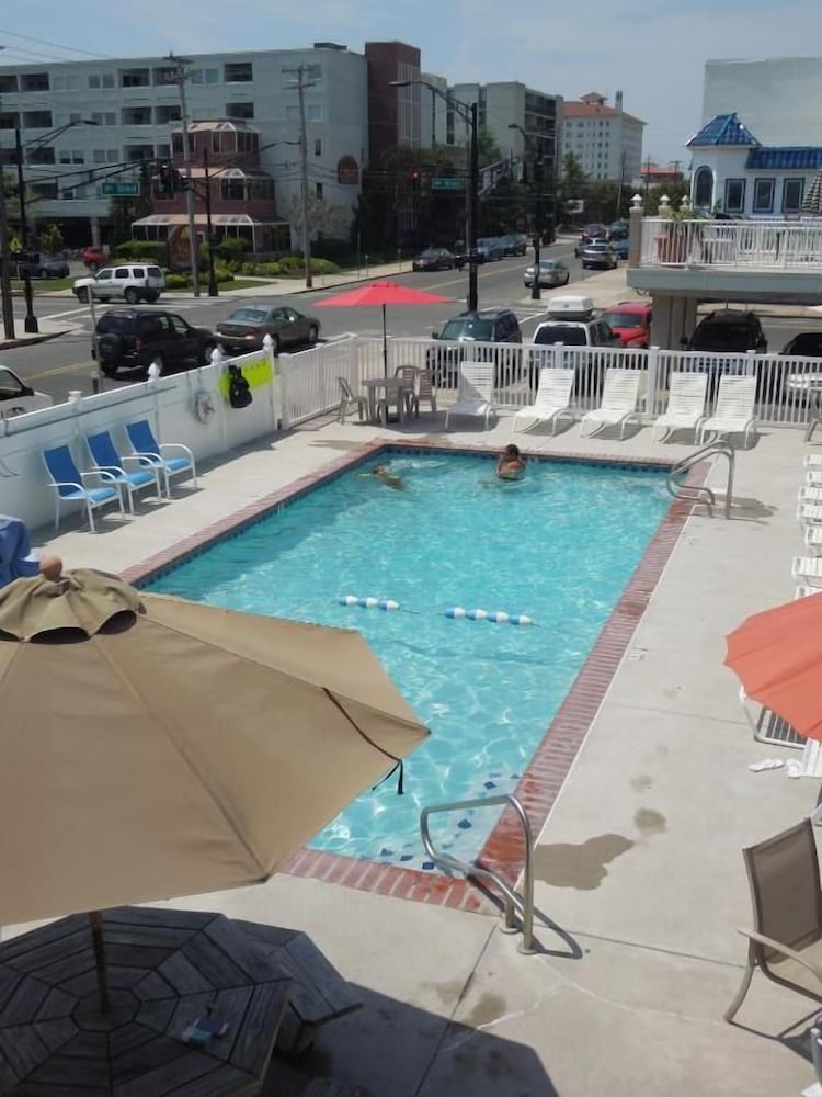 The Sifting Sands Motel - photo 33