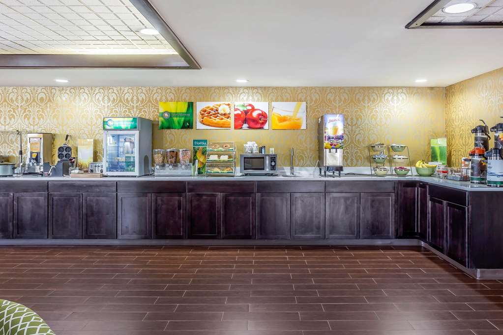 Quality Inn & Suites near Robins Air Force Base - photo 63