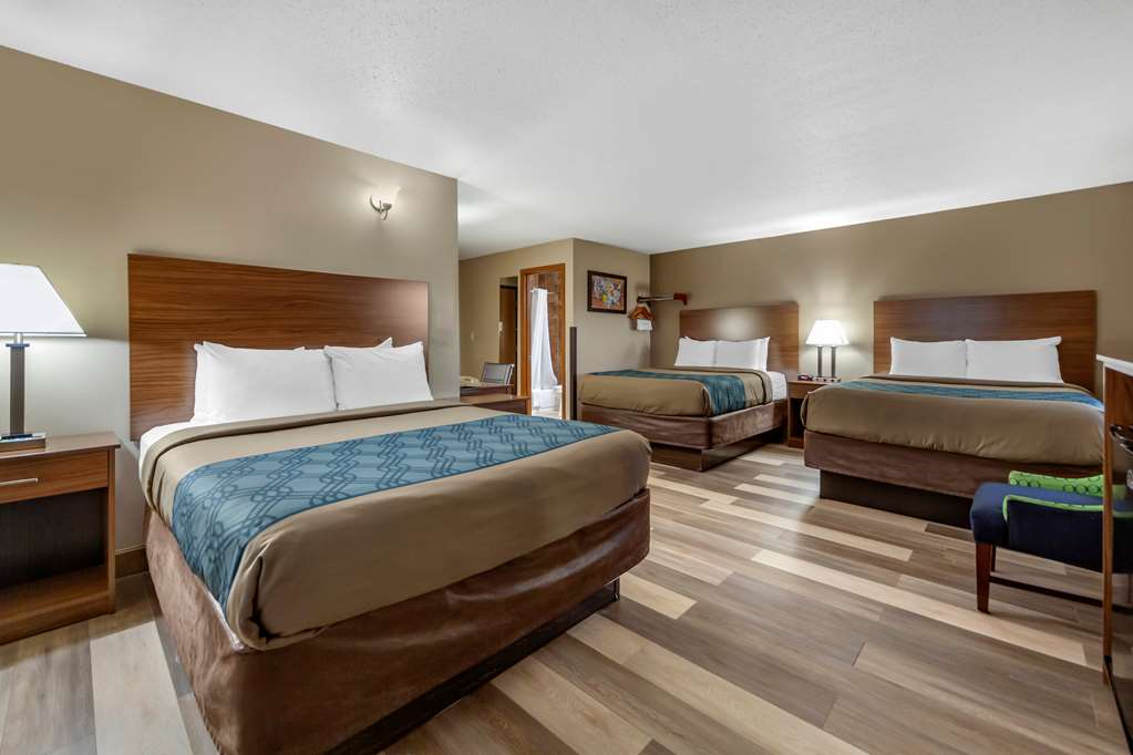 Econo Lodge Hays I 70 - photo 21