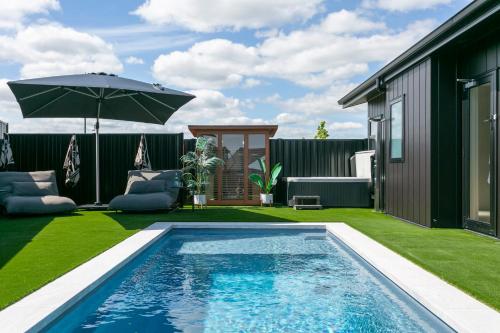 Heated Pool Gym Sauna Hot Tub in Taupo, New Zealand