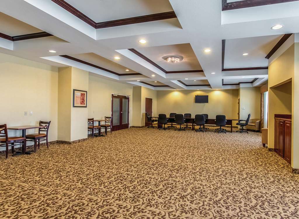La Quinta Inn & Suites by Wyndham Bridgeport - photo 25